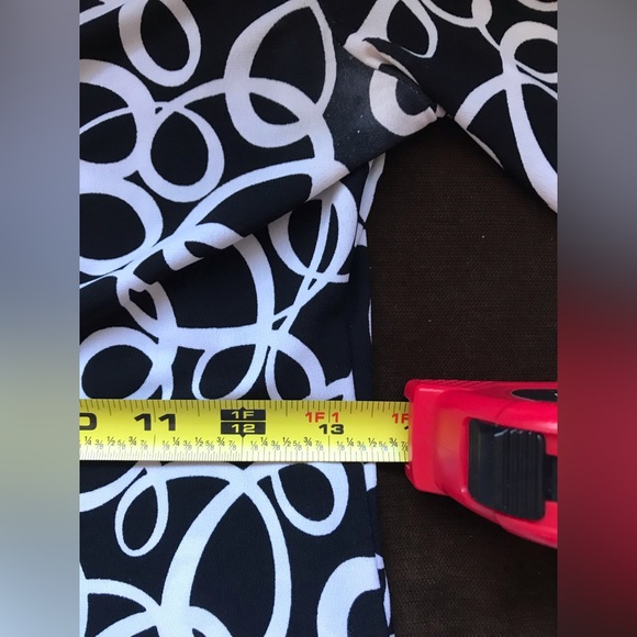 Kenneth Cole Black & White V Neck Squiggly Design Rap Around Tie On Side Sz S - Picture 8 of 10